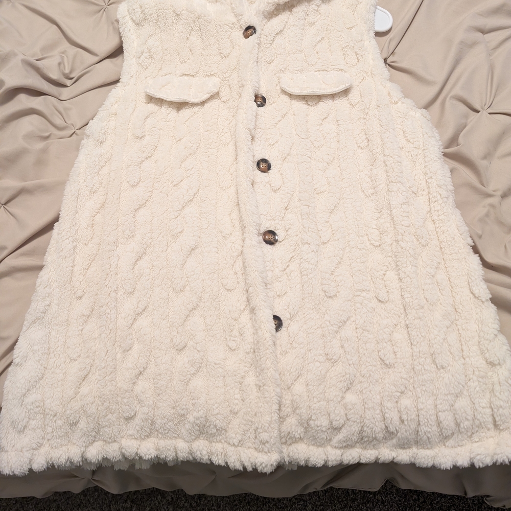 SHEIN Cream Polyester Vest